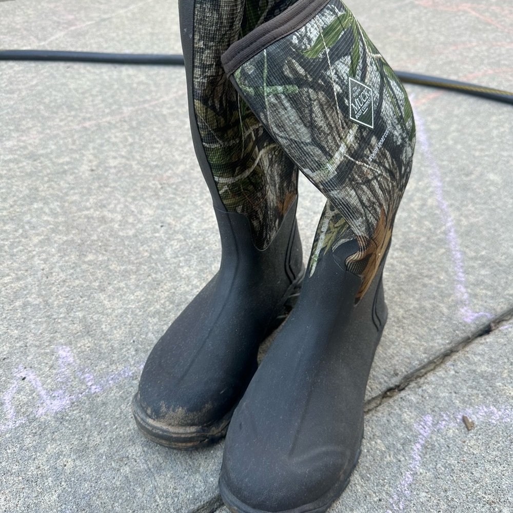 Muck Boots Men's Camo and Black Boots
